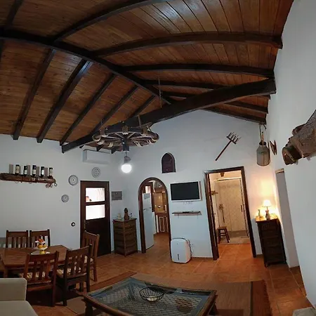 Arcos Del Laurel アパート