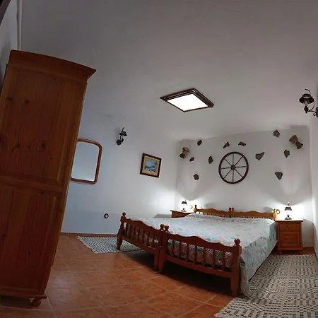 Arcos Del Laurel Apartment